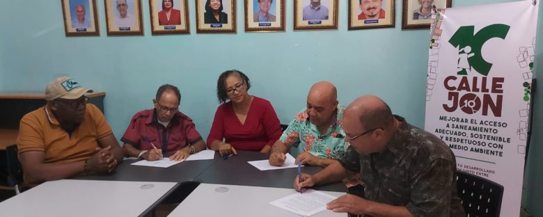 Organizaciones sociales firman convenio para crear sistema de disposición de residuos sólidos en barrios del Distrito Nacional