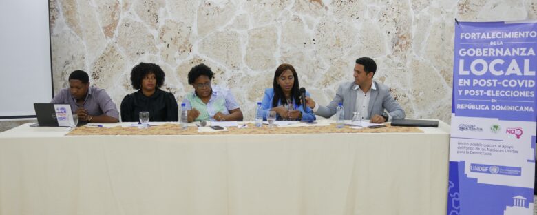 Organizaciones sociales realizan panel sobre la participación en la gobernanza local