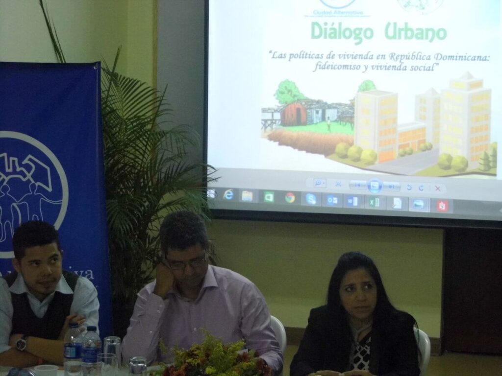 Critican gobierno destine recursos públicos para financiar construcción de viviendas privadas