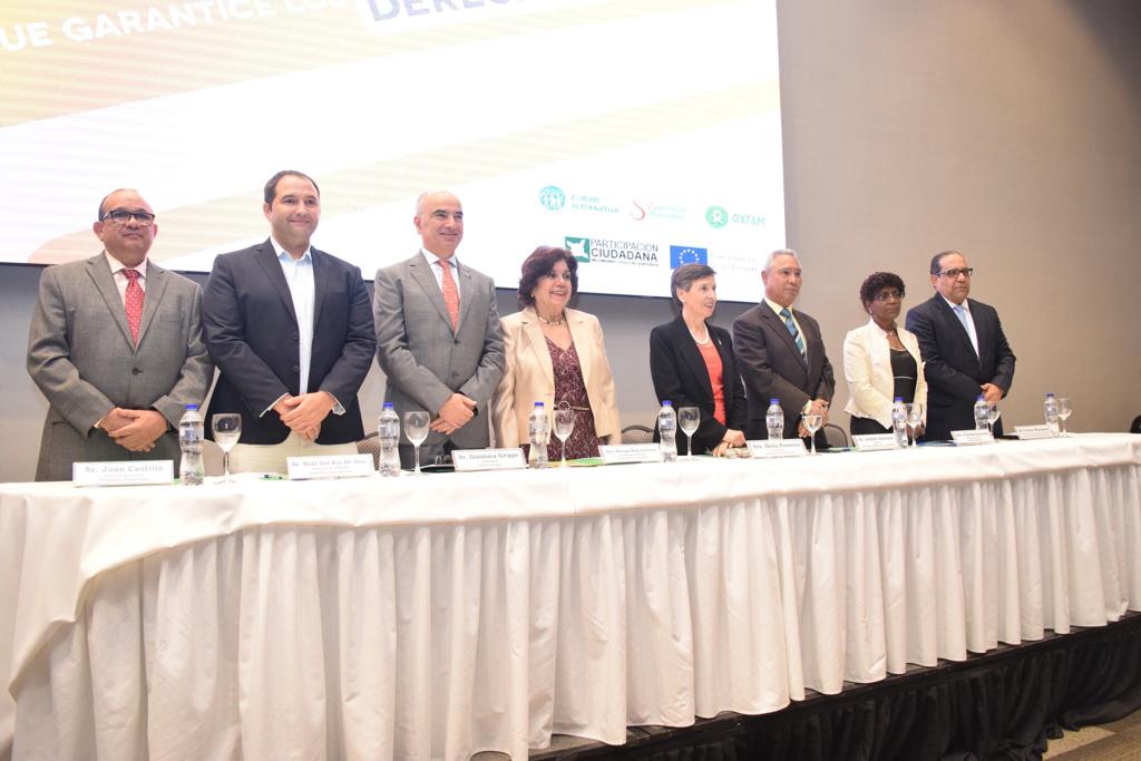 Organizaciones buscan contribuir a reformar la administración pública y la calidad del servicio público