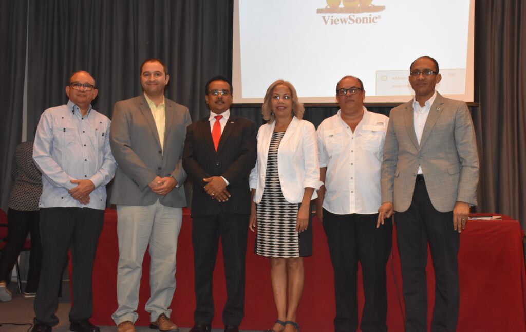Presentan seminario “Nuestros Municipios por Dentro”
