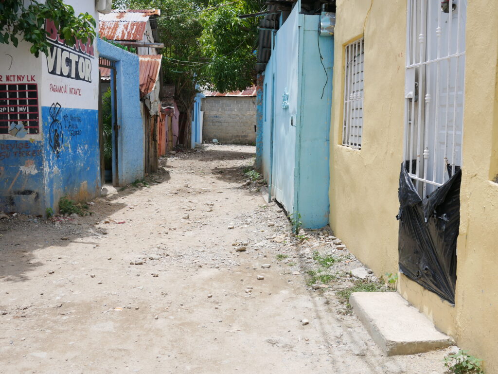 Convocatoria: presentación de propuestas para proyecto de saneamiento adecuado en el Callejón 10, La Ciénega