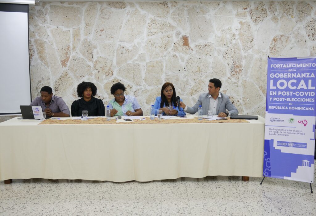 Organizaciones sociales realizan panel sobre la participación en la gobernanza local