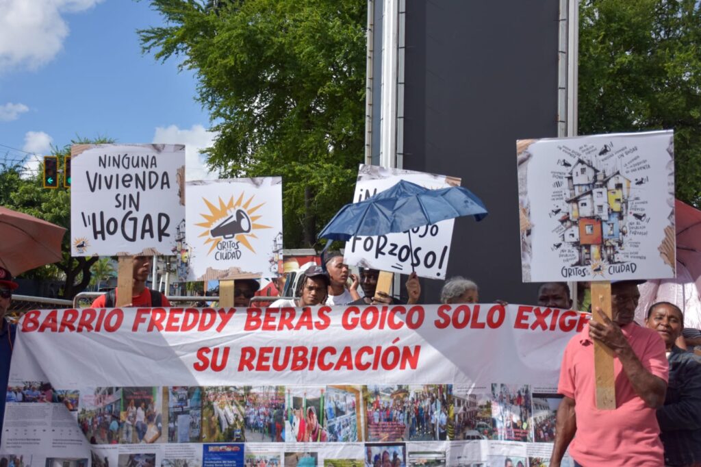Exigen cese de desalojos forzosos en el Día de los Derechos Humanos